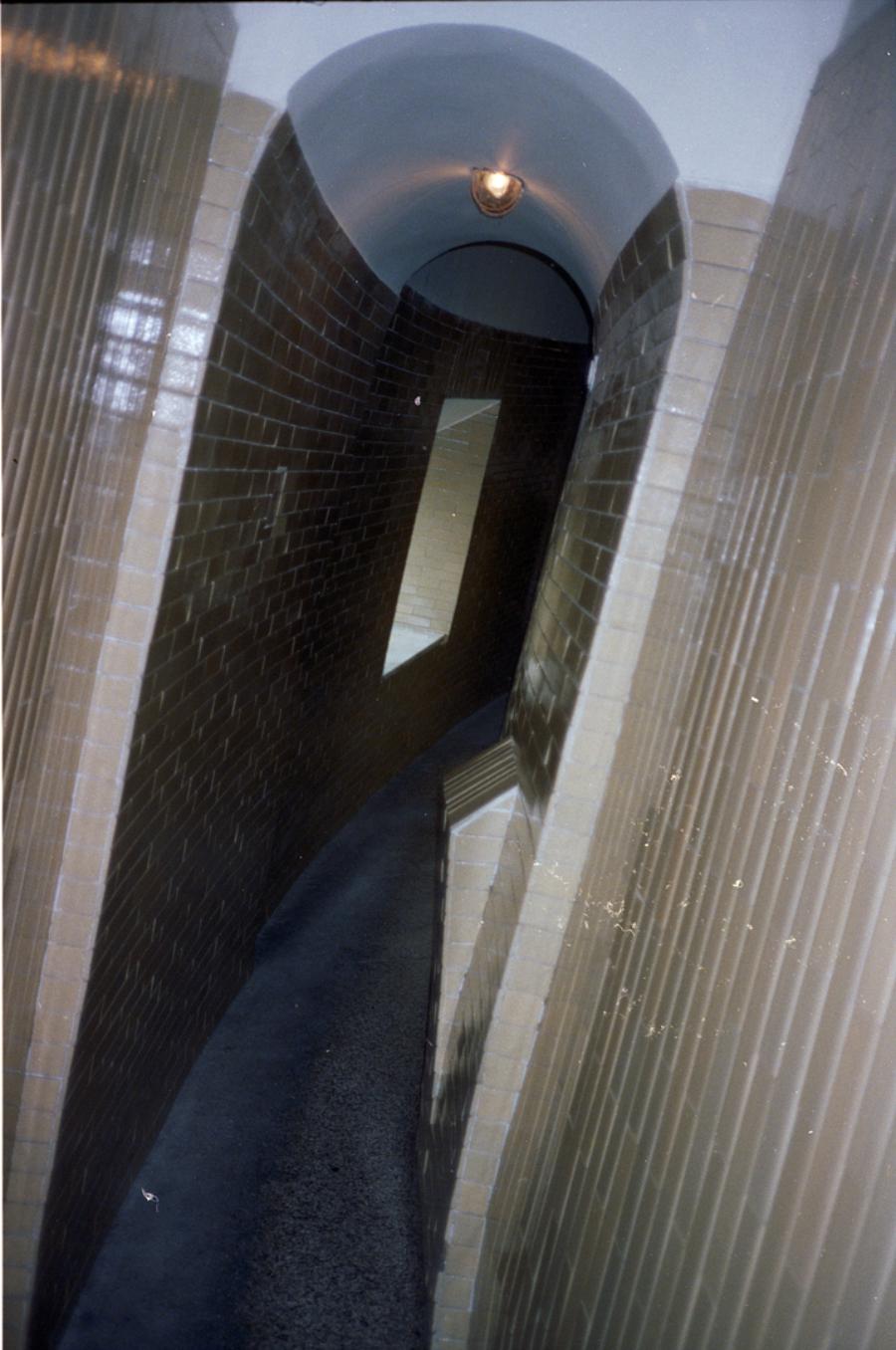 Schiefe Gänge in der Kuppel vom Petersdom, Rom, Italien 1994