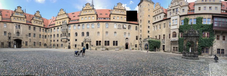 Panoramaaufnahme des Innenhofs vom Schloss Merseburg