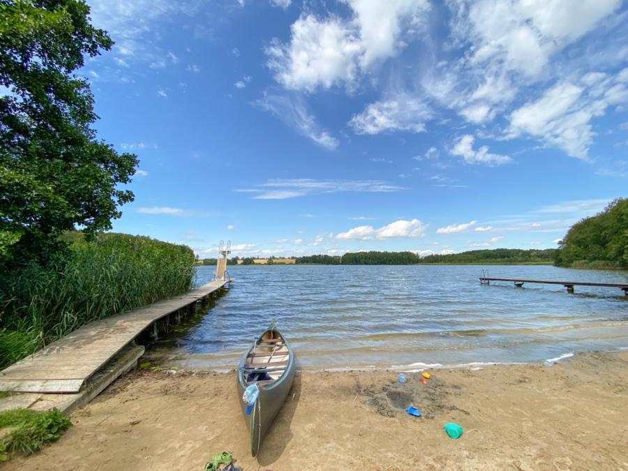 Badestelle mit Sprungturm am Strom (See bei Boitzenburg)