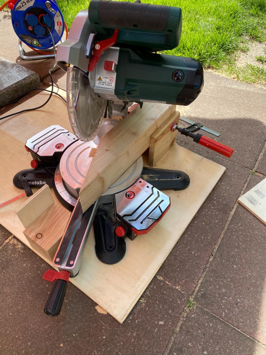 Kappsäge, Vorrichtung für spitze Winkel