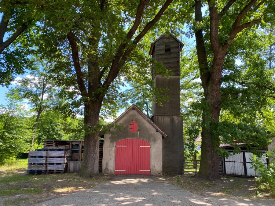 Mini Feuerwache mit Schlauchturm in Baitz