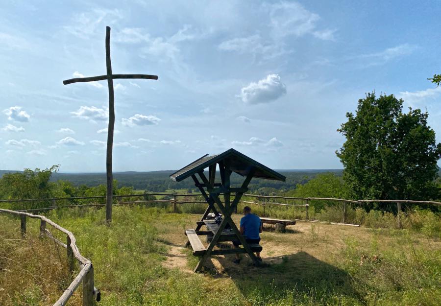 Gipfelkreuz und Rastplatz Glauer Berg