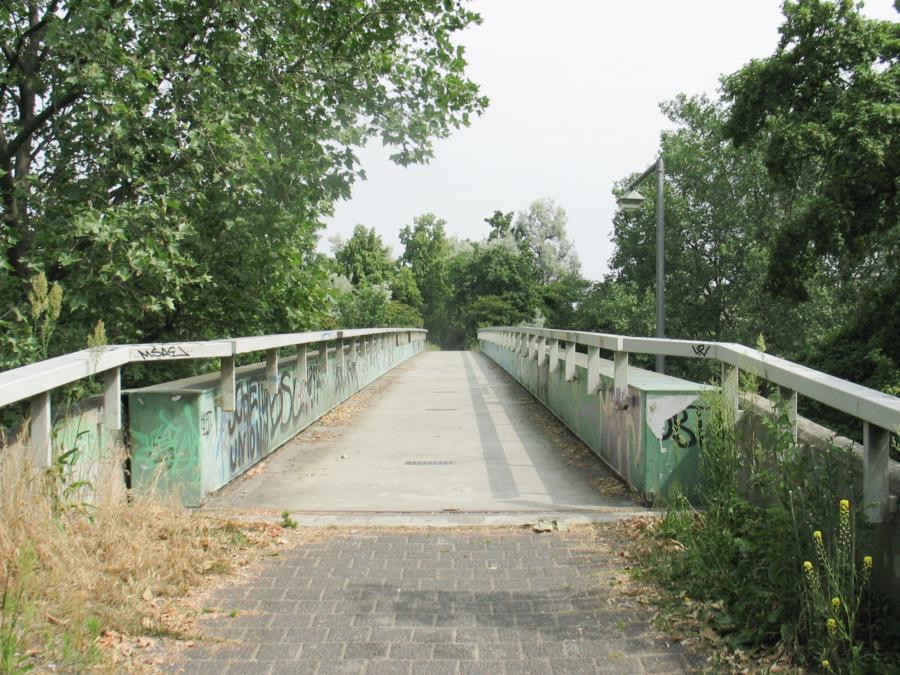 Jpeg Foto 3: die Fußgängerbrücke über die Heerstraße