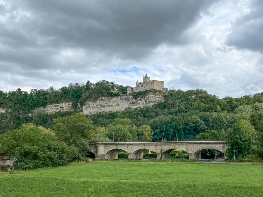 Blick auf die Rudelsburg bei Saaleck
