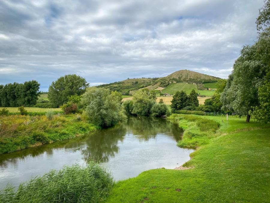 Die Unstrut zwischen Zscheiplitz und Laucha bei Weischütz