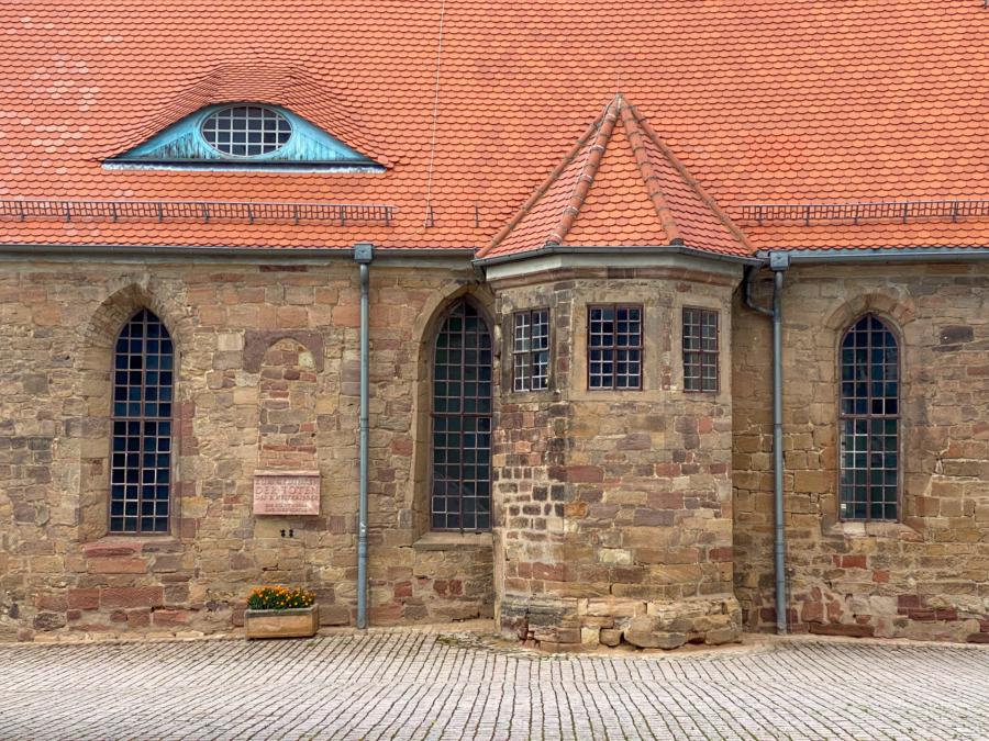 Fassade der Kirche Nebra