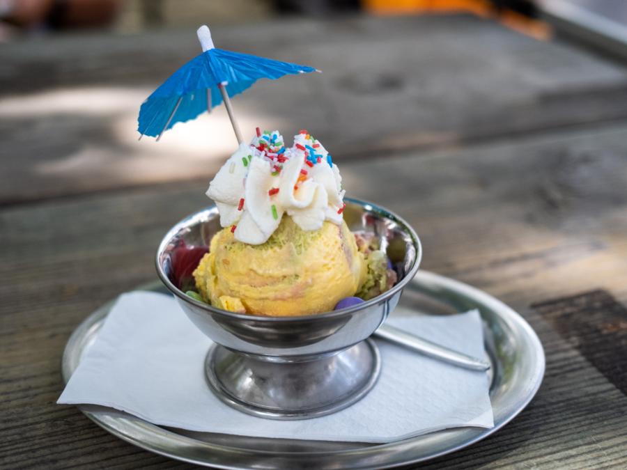 Cafe Gisela, Eisbecher Schleckerfatz