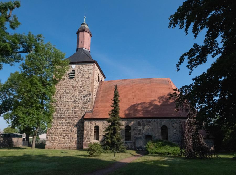 Außenansicht Kirche Bötzow