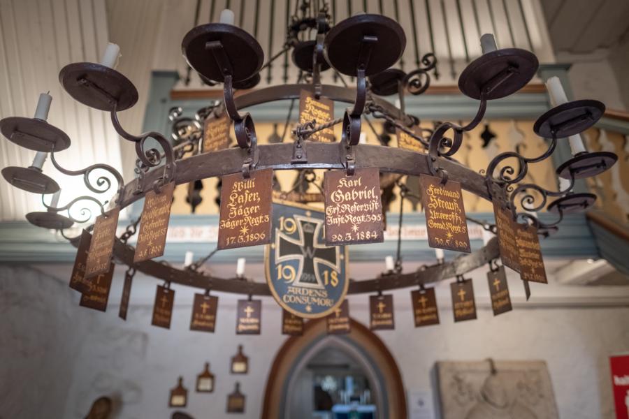 Gedenkleuchter der Kriegstoten des ersten Weltkrieges, Kirche Bötzow