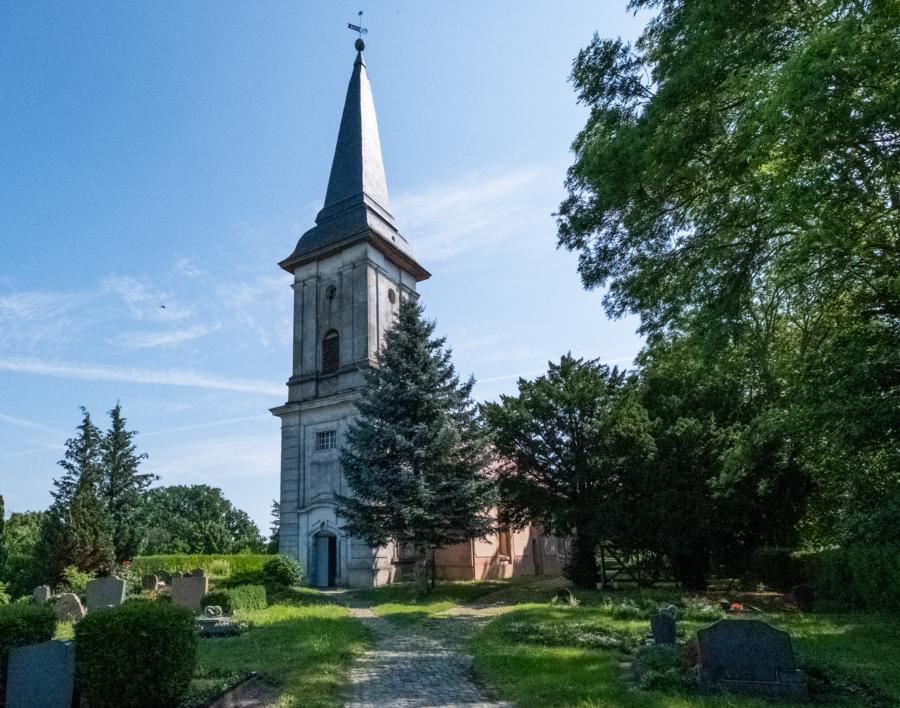 Außenansicht Dorfkirche Schwante