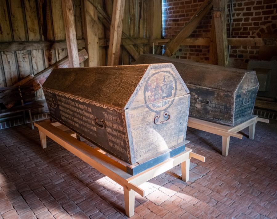 Die Särge vom Admiral Arnold Gijsels und Tochter Klara