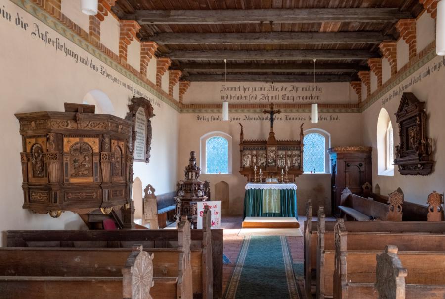 Innenraum der Kirche Mödlich