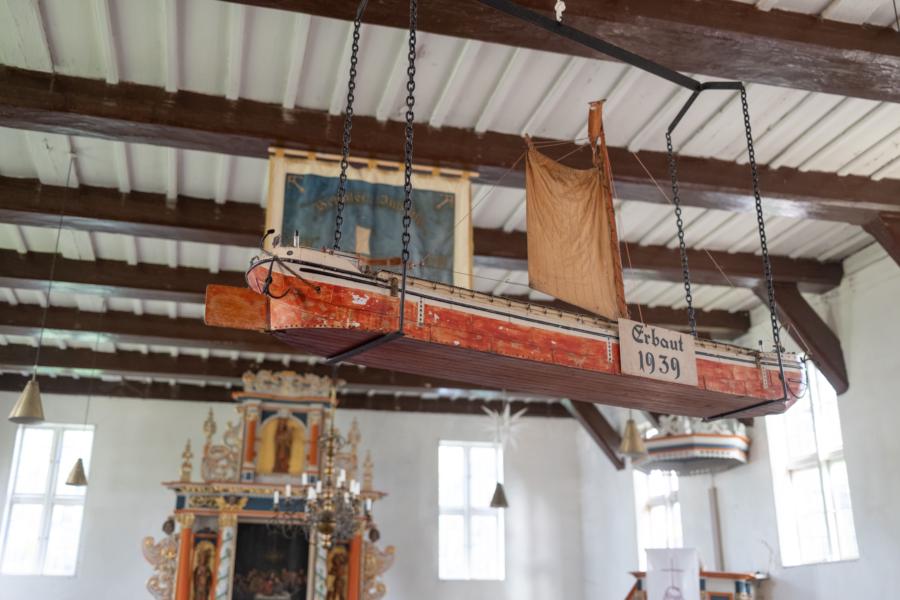 Kaffenkahn in der Kirche Bredereiche