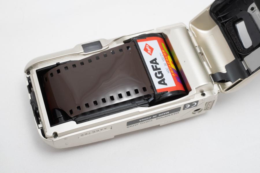 Filmeinlegen in der Olympus Mju II