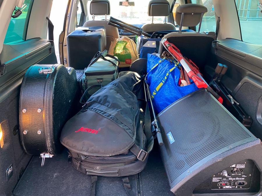 Eine Menge Kram: Gitarren, Amp, Monitor, Kleinkram