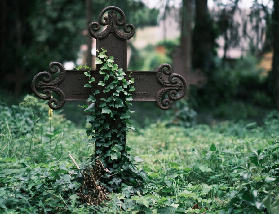 Uralte Grabkreuze auf dem Friedhof Berkholz