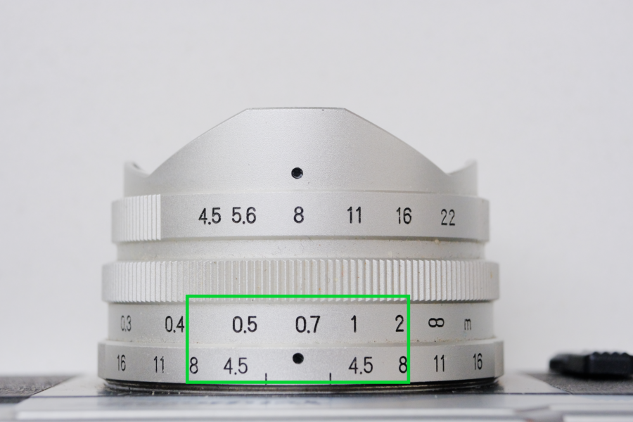 Voigtländer Super Heliar 14mm: Schärfebereich bei Blende 8 von etwa 41cm - 2m