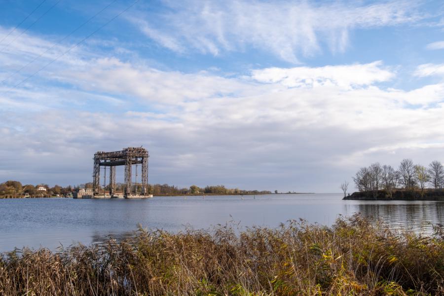 Die Hubbrücke im Peenestrom zwischen Kamp und Karnin