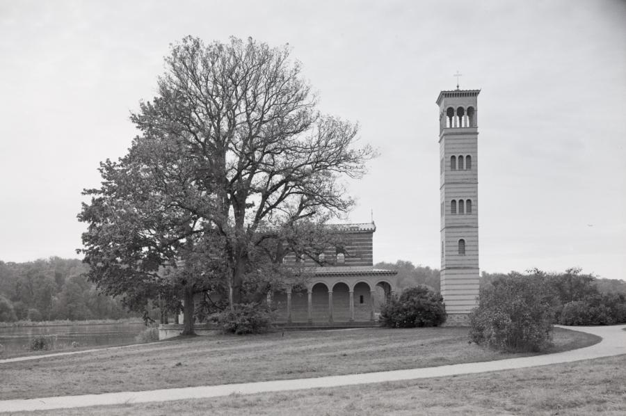 Linhof 6x9, 90mm, perspektivische Entzerrung, Sacrow Heilandskirche