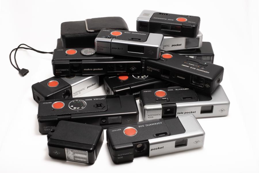 Ein Stapel voller Agfa Pocket Kameras