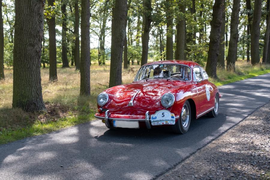 ... wenn nicht gerade Oldtimer durchknattern