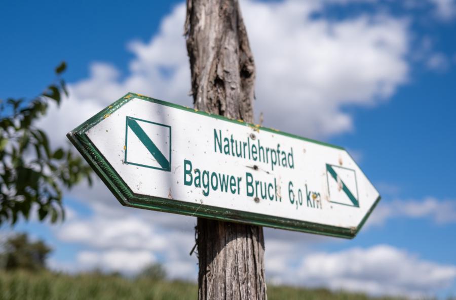 Hinweisschild Naturlehrpfad