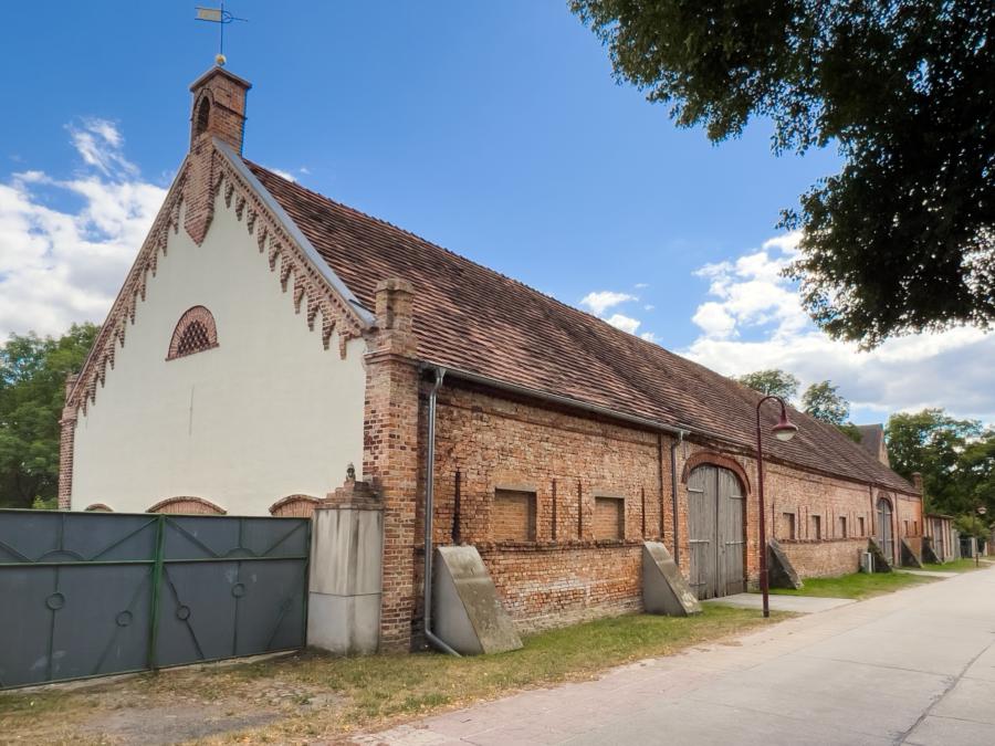 Alte Scheunenromantik beim Gutshaus der Ribbecks in Bagow