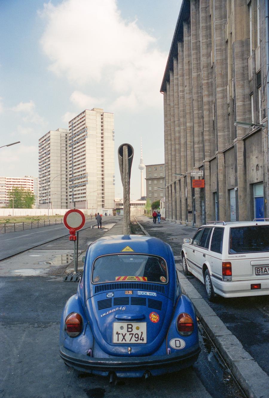 Ostberlin, Mauerfall. Grenzstreifen der heutigen Axel-Springer-Straße