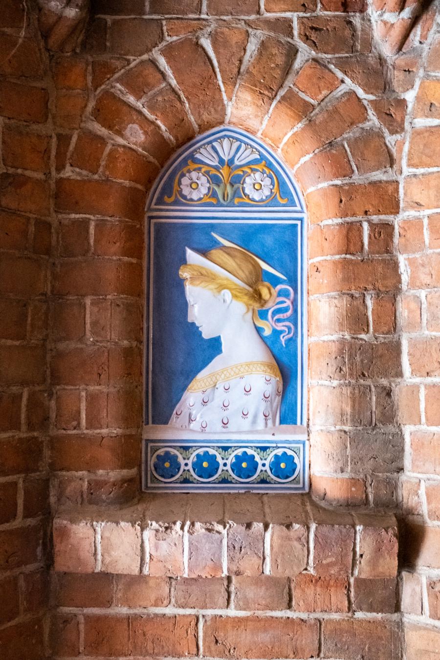 Im Aufgang des Klosters