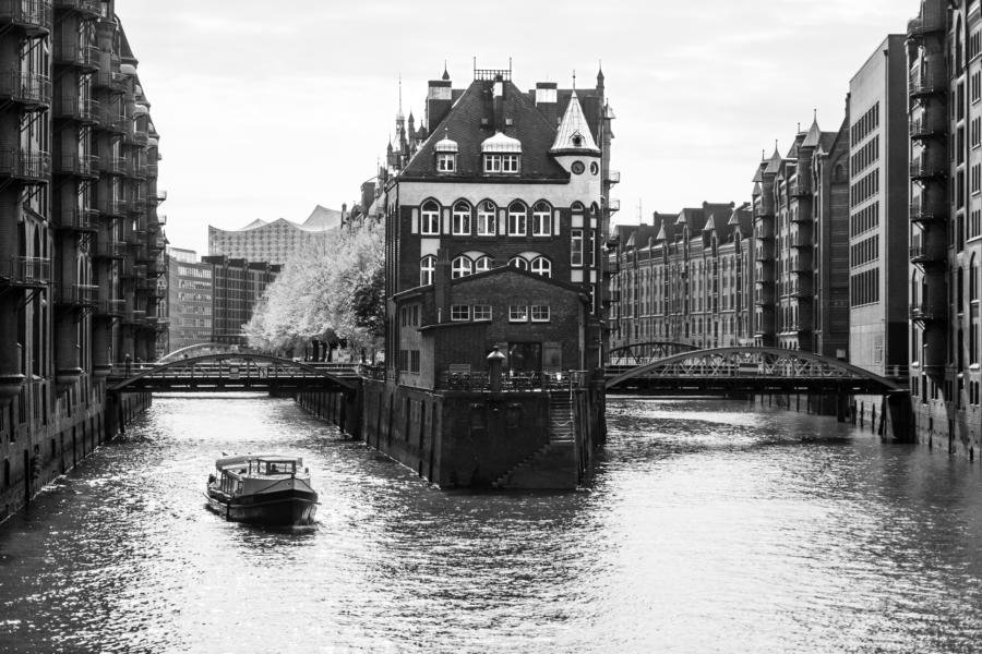 Blick auf das Wasserschloss in der Speicherstadt