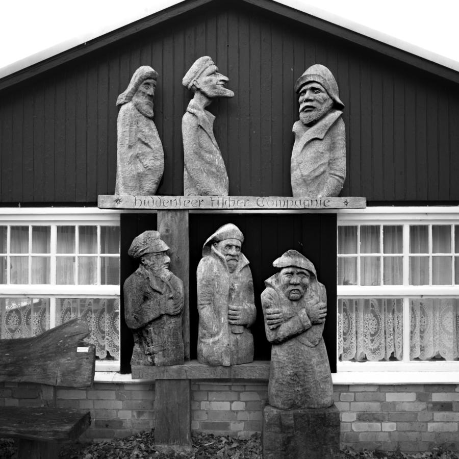 'Hiddenseer Fischer Compagnie' - Kunstwerk am Klausner
