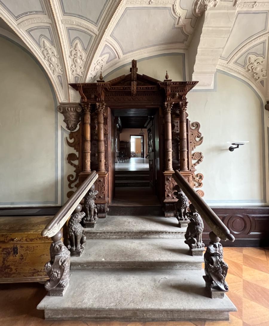 Treppe zum Kaminzimmer in der Plattenburg