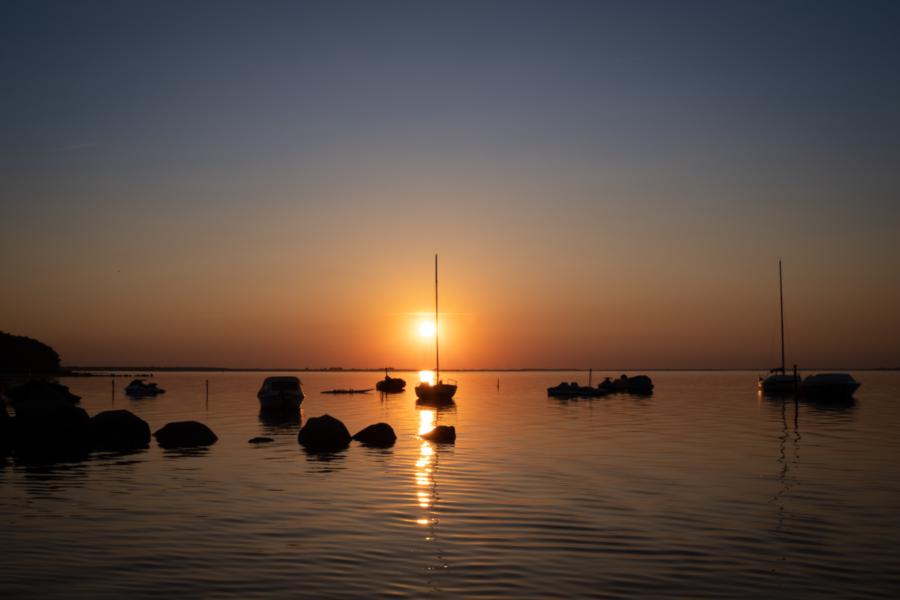 Wunderbarer Sonnenuntergang im Bodden bei Loissin