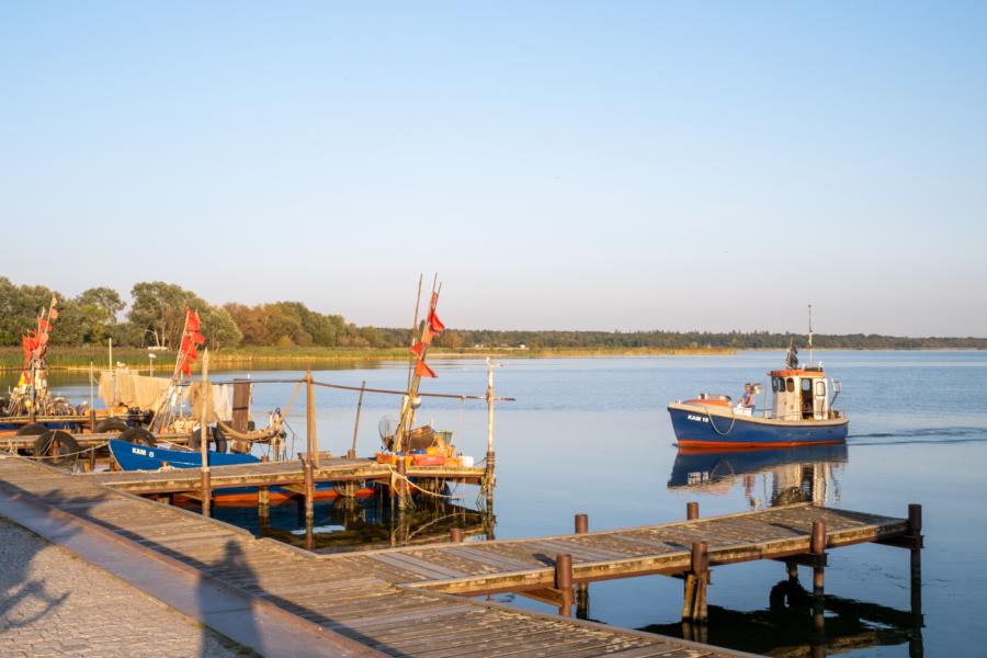 Fischerboot am Hafen von Kamminke