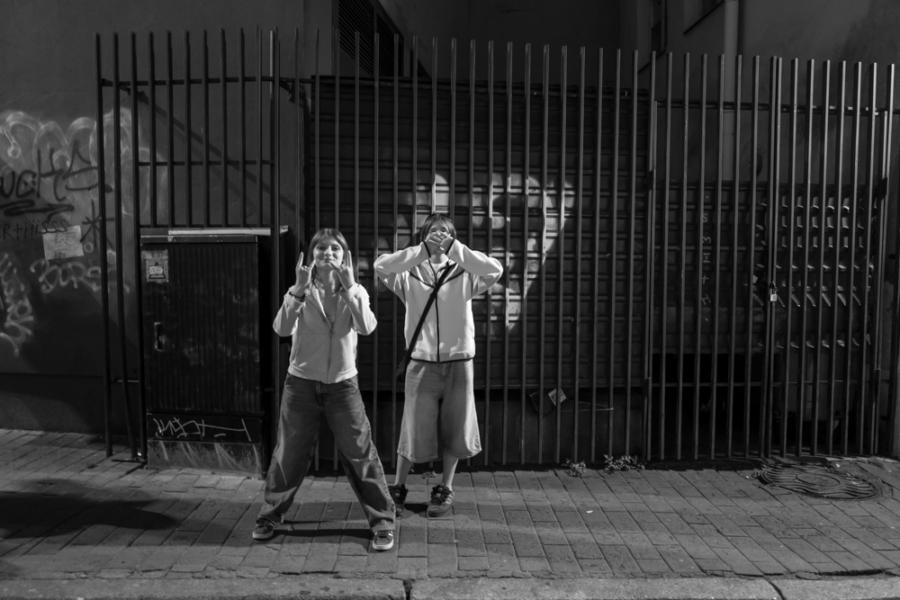 Russische Mädchen machen Fotosession