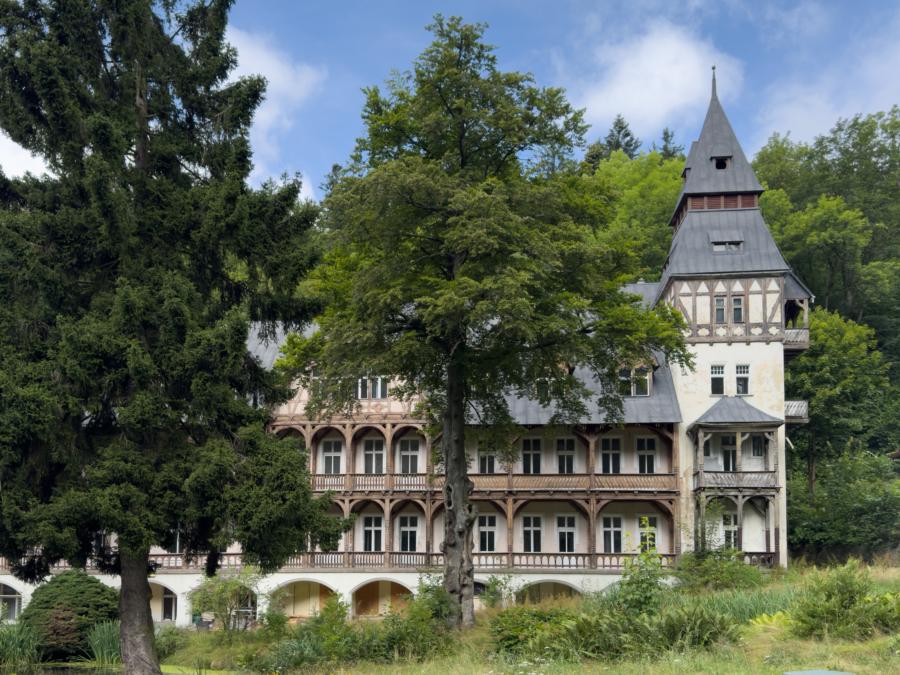 Imposante Häuser in Międzygórze – Wölfelsgrund