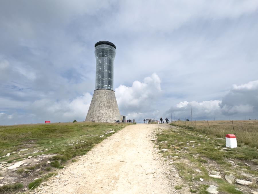 Der Aussichtsturm auf dem Gipfel