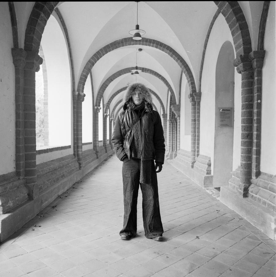 Im Kreuzgang. Hasselblad 500