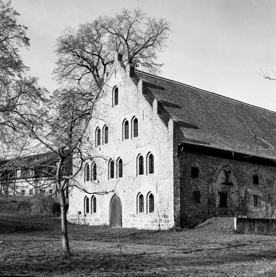 Der Kornspeicher im Kloster Lehnin. Hasselblad 500