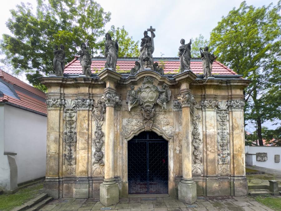 Friedhof der Kirche zum Heiligen Kreuz